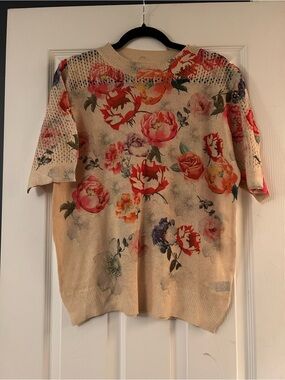Floral Knit Short Sleeve Sweater in Beige with Red & Pink Blooms